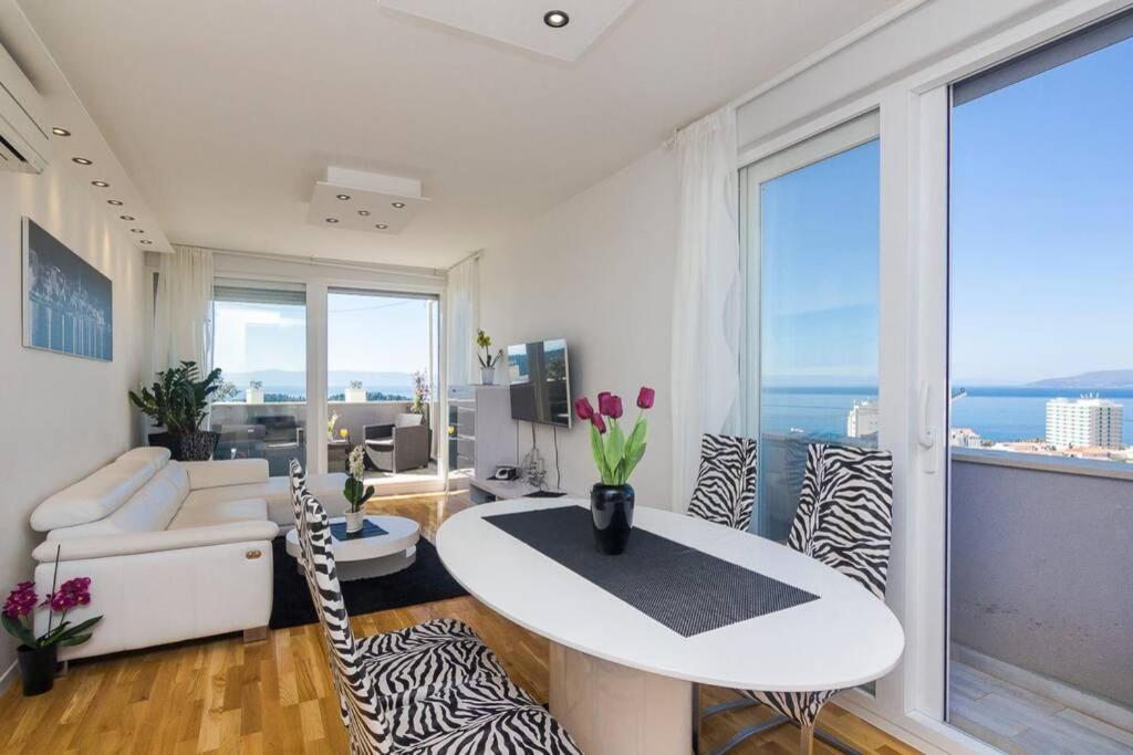 Deluxe Beni Makarska, 4 Person Sea View *